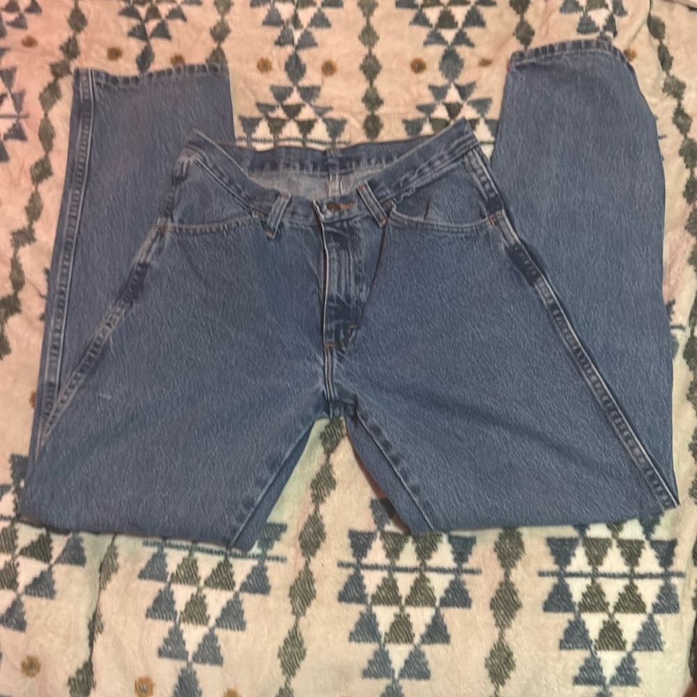 There to small for me they’re a dark blue a size 30 x 32 I’m good condition